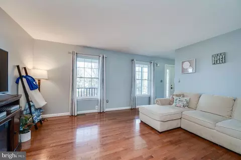 Living - 4870 Dunham Dr, Reading, PA 19606 photo 2 of 3