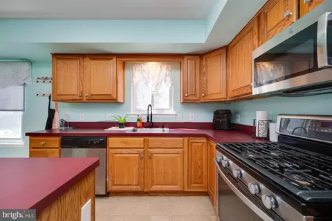 Kitchen - 4870 Dunham Dr, Reading, PA 19606 photo 5 of 6