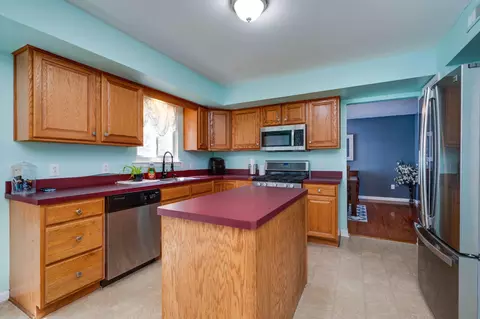 Kitchen - 4870 Dunham Dr, Reading, PA 19606 photo 2 of 6