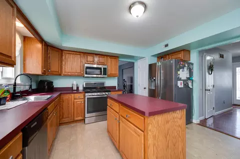 Kitchen - 4870 Dunham Dr, Reading, PA 19606 photo 4 of 6
