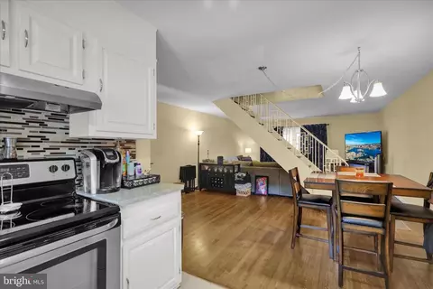 Entry Way - 23 Hilbert Ct, Reading, PA 19606 photo 1 of 3