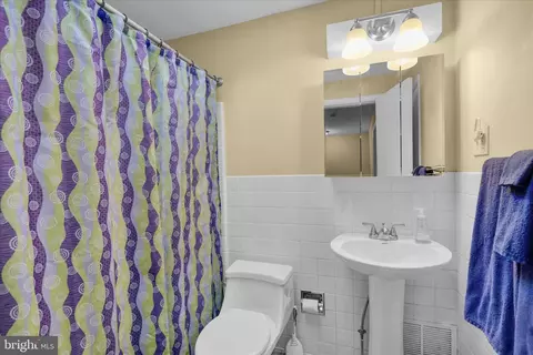 Bath - 23 Hilbert Ct, Reading, PA 19606 photo 1 of 2
