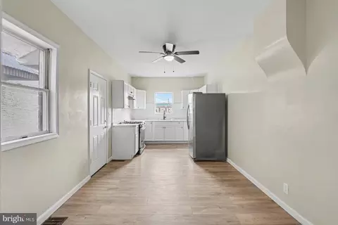 Entry Way - 225 W Lancaster Ave, Reading, PA 19607 photo 1 of 3