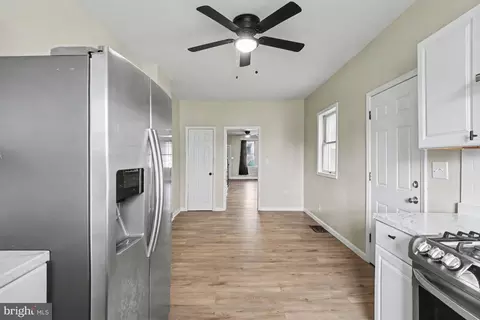 Entry Way - 225 W Lancaster Ave, Reading, PA 19607 photo 2 of 3