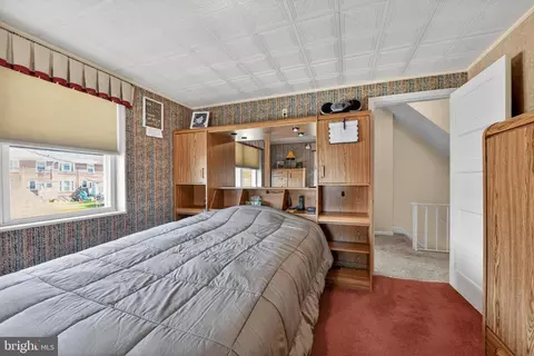 Bedroom - 397 Pine St, Reading, PA 19611 photo 2 of 7