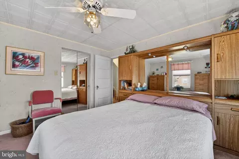 Bedroom - 397 Pine St, Reading, PA 19611 photo 4 of 7