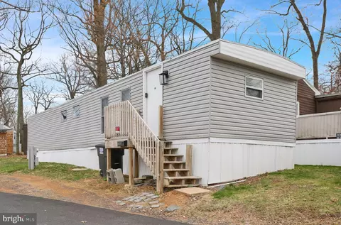 91 Lower Loop Rd, Leesport, PA 19533