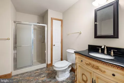 Bath - 2000 Meadow Gln, Reading, PA 19610 photo 1 of 4