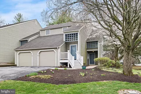 Exterior - 2000 Meadow Gln, Reading, PA 19610 photo 3 of 5