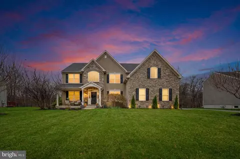 115 Woods Edge Dr, Douglassville, PA 19518