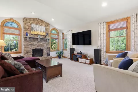 Living - 5 Glen Hollow Ct, Reading, PA 19607 photo 1 of 1