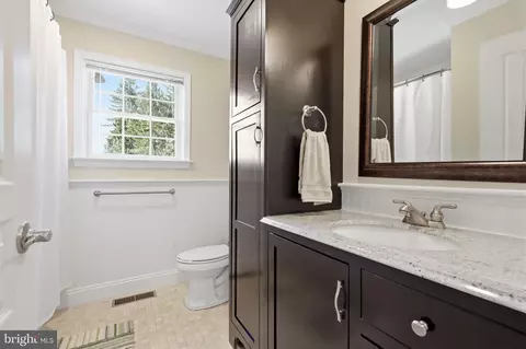 Bath - 5 Glen Hollow Ct, Reading, PA 19607 photo 7 of 7