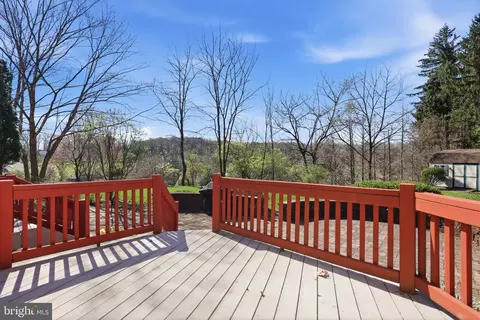 Exterior - 5 Glen Hollow Ct, Reading, PA 19607 photo 6 of 11