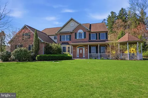 Exterior - 5 Glen Hollow Ct, Reading, PA 19607 photo 2 of 11