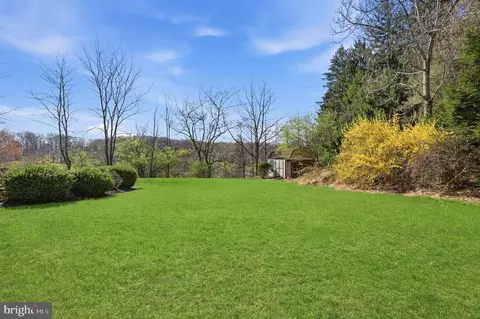 Exterior - 5 Glen Hollow Ct, Reading, PA 19607 photo 10 of 11