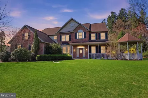 5 Glen Hollow Ct, Reading, PA 19607