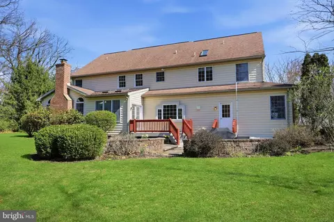 Exterior - 5 Glen Hollow Ct, Reading, PA 19607 photo 8 of 11