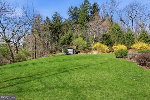 Exterior - 5 Glen Hollow Ct, Reading, PA 19607 photo 9 of 11