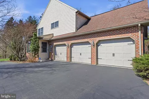 Exterior - 5 Glen Hollow Ct, Reading, PA 19607 photo 3 of 11