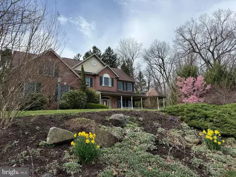 5 Glen Hollow Ct, Reading, PA 19607