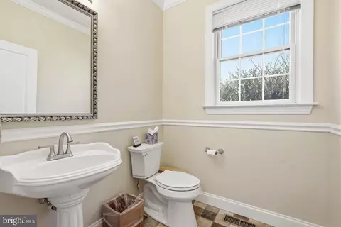 Bath - 5 Glen Hollow Ct, Reading, PA 19607 photo 1 of 7