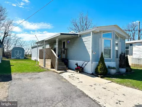 10 Roth Ave, Mertztown, PA 19539
