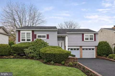 104 Hartline Dr, Reading, PA 19606