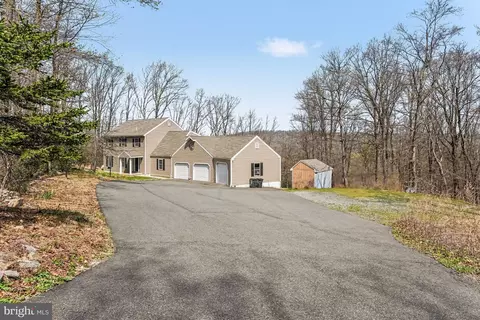 33 Edgewood Dr, Boyertown, PA 19512