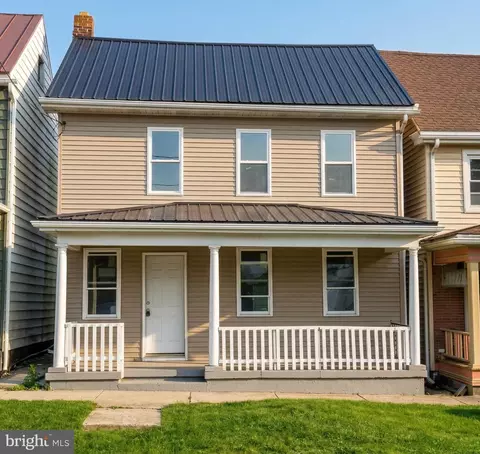 69 Main St, Womelsdorf, PA 19567