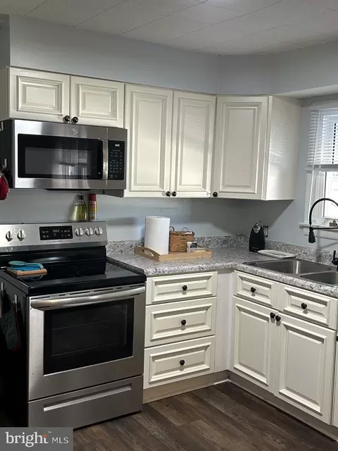 Kitchen - 206 Hendel St, Reading, PA 19607 photo 3 of 3