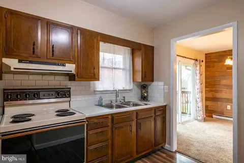 Entry Way - 316 Morrison Rd, Reading, PA 19601 photo 2 of 2