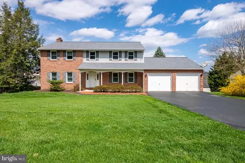 37 Estates Dr, Reading, PA 19606 photo 3