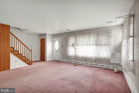 Living - 1405 Meade St, Reading, PA 19607 photo 1 of 3