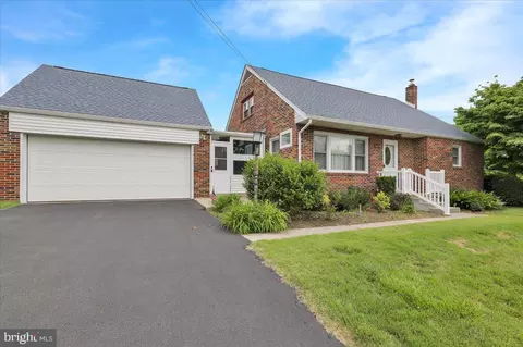Exterior - 1405 Meade St, Reading, PA 19607 photo 2 of 9