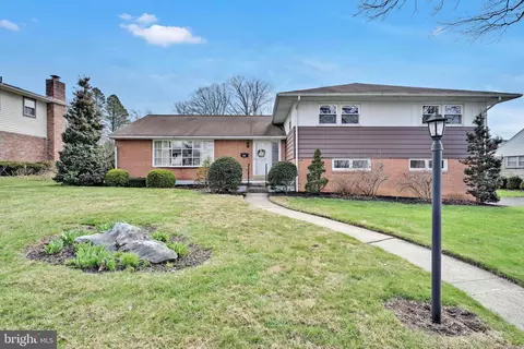 2910 Curtis Rd, Reading, PA 19609