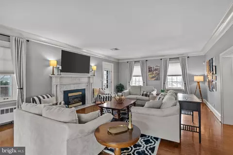 Living - 1500 Alsace Rd, Reading, PA 19604 photo 2 of 7
