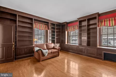 Living - 1500 Alsace Rd, Reading, PA 19604 photo 7 of 7