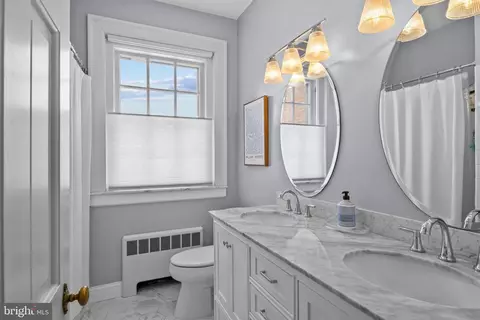 Bath - 1500 Alsace Rd, Reading, PA 19604 photo 3 of 3