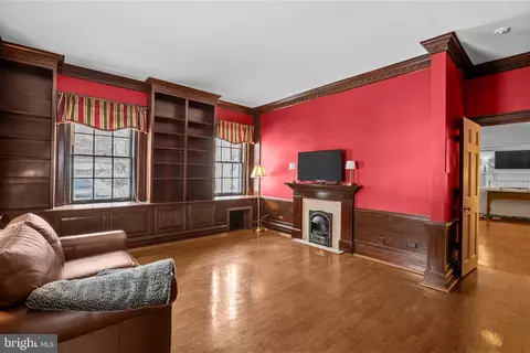 Living - 1500 Alsace Rd, Reading, PA 19604 photo 6 of 7