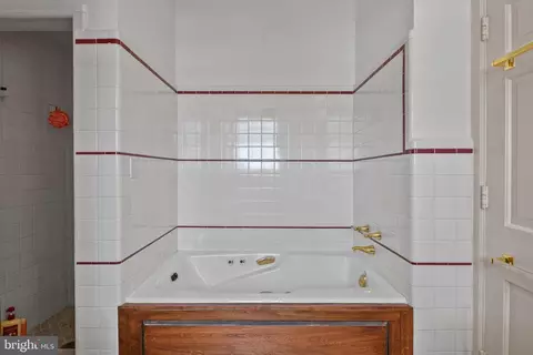 Bath - 1500 Alsace Rd, Reading, PA 19604 photo 2 of 3