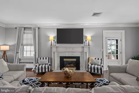 Living - 1500 Alsace Rd, Reading, PA 19604 photo 5 of 7