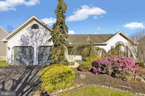 18 Bowes Ln, Reading, PA 19606