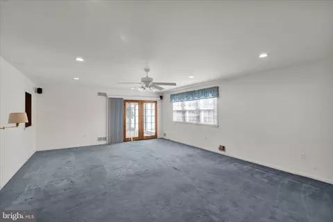Living - 602 N Brobst St, Reading, PA 19607 photo 8 of 11