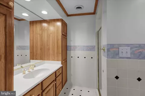 Bath - 602 N Brobst St, Reading, PA 19607 photo 3 of 7