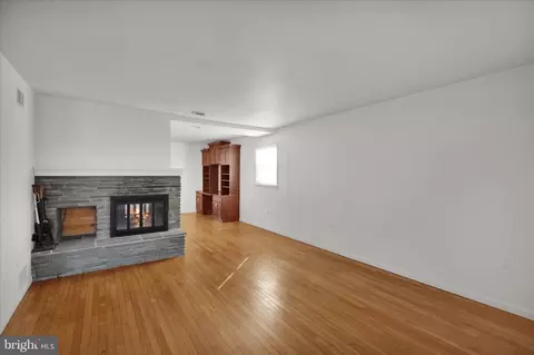 Living - 602 N Brobst St, Reading, PA 19607 photo 1 of 11