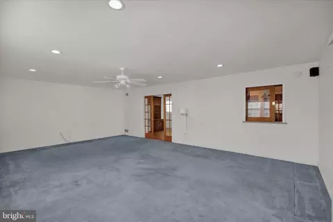 Living - 602 N Brobst St, Reading, PA 19607 photo 10 of 11