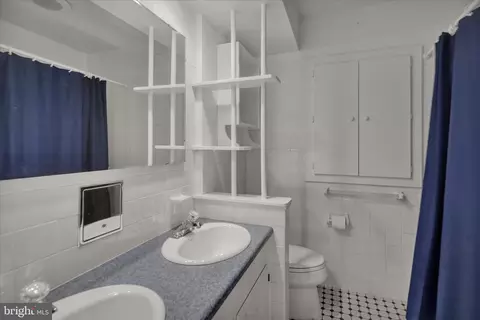 Bath - 602 N Brobst St, Reading, PA 19607 photo 1 of 7