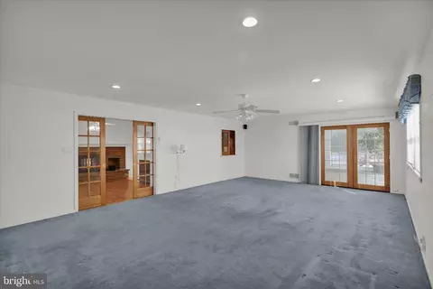 Living - 602 N Brobst St, Reading, PA 19607 photo 9 of 11