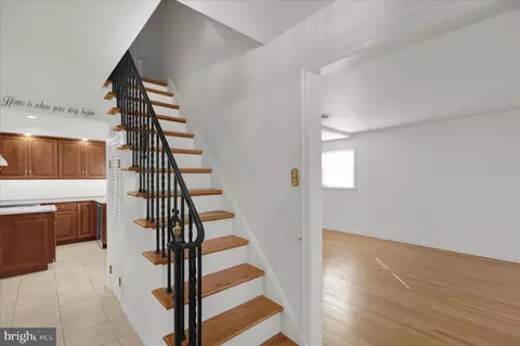 Entry Way - 602 N Brobst St, Reading, PA 19607 photo 2 of 4