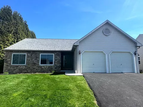 1013 Rosebud St, Reading, PA 19605